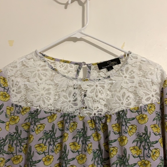 3/4 Sleeve Yellow Flower and Lace Top - Picture 2 of 7